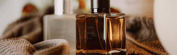 Perfumy nowym efektem szminki? Sprzedaż zapachów w mass markecie rośnie o 15 proc.